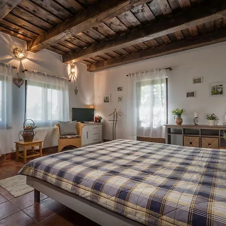 Chata Pod Vinicami Hétvégi ház